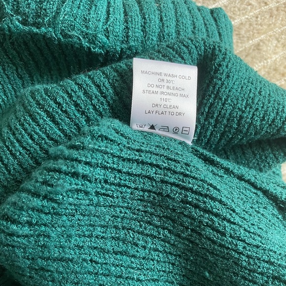 L’Academie Lucia cropped sweater - Picture 6 of 6